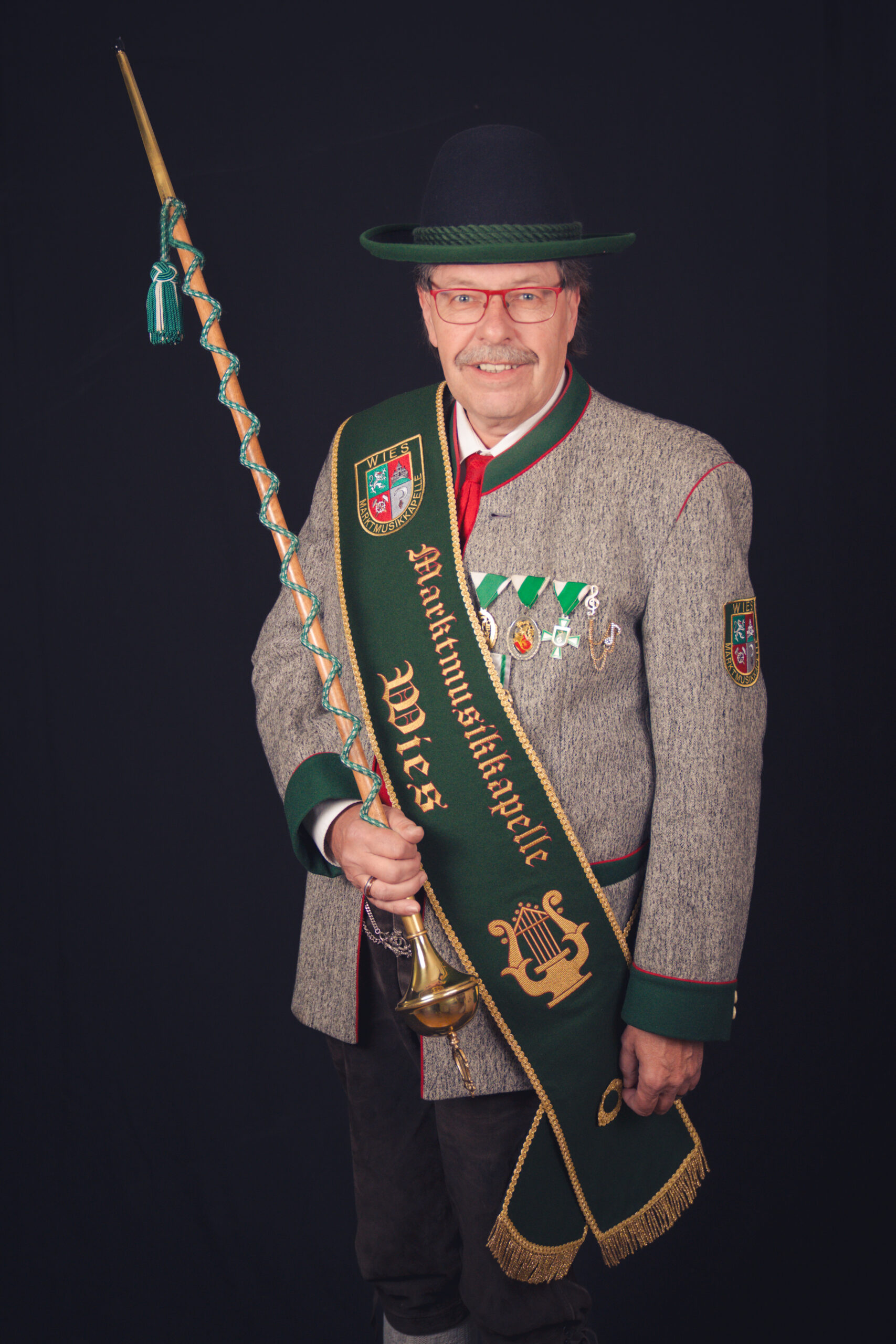 Erich Kinzer mit Stab